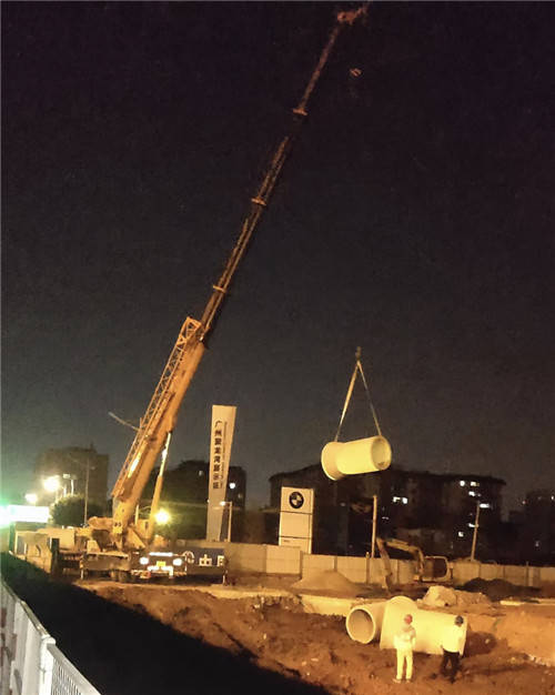 文成县“弯臂矫正”—— 吊车的 “形变补偿” 技术